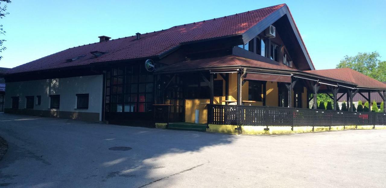 Guesthouse Ursa Preddvor Buitenkant foto